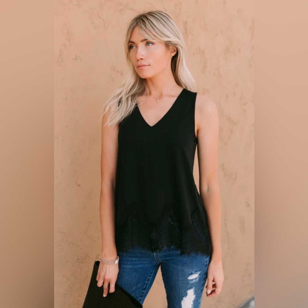 Lia Lace hem tank